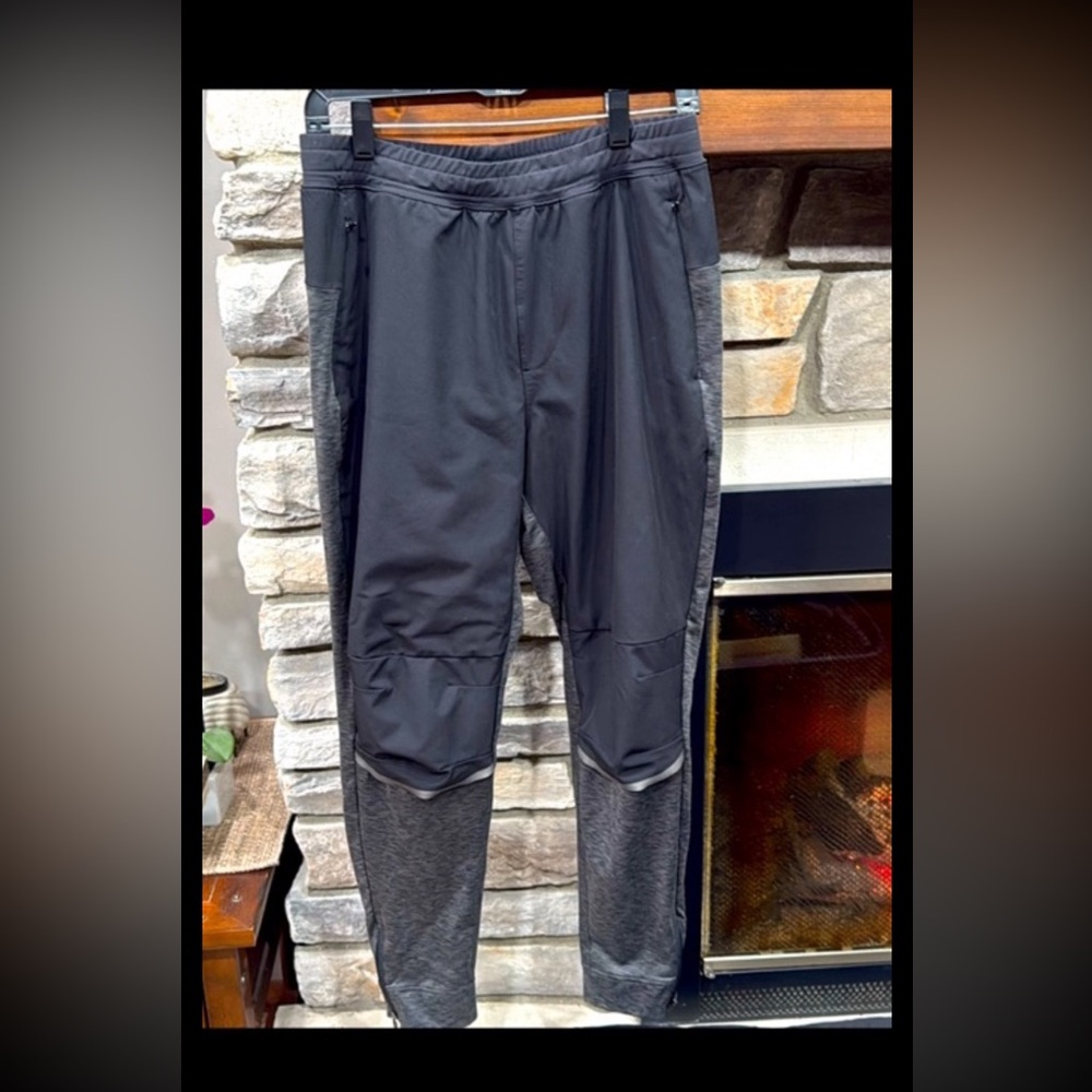 Men’s athletic joggers pants M